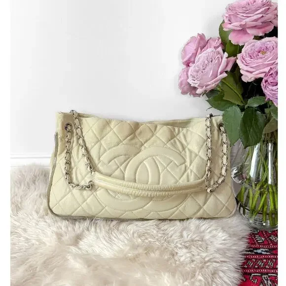 Vintage Chanel Ivory Quilted Caviar Leather Zip Expandable Shoulder Purse - Picture 3 of 15